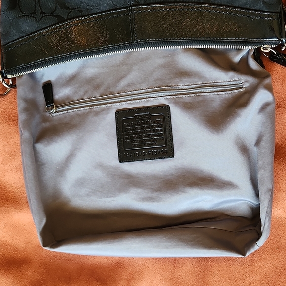 Coach signature bag. Excellent used condition. - Picture 3 of 4